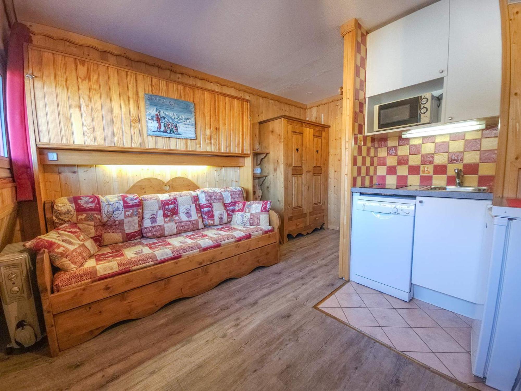 Style Chalet, Pied Des Pistes, Les Menuires, 2 Pers., 3 Flocons 